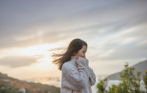 挽回女孩感动哭的话,男友感动哭了，成功挽回女孩